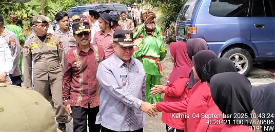 Dukungan Penuh Bupati Agam dan Ketua PKK Panen Sawah Pokok Murah Kecamatan Tanjung Raya thumbnail