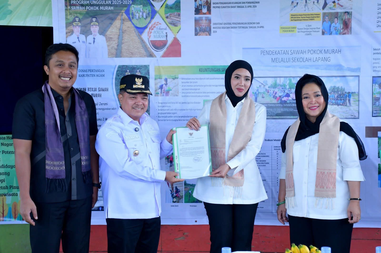 Bupati Agam menyampaikan langsung proposal bantuan sektor pertanian kepada Anggota DRP RI Cindy Monica Salsabila Setiawan thumbnail
