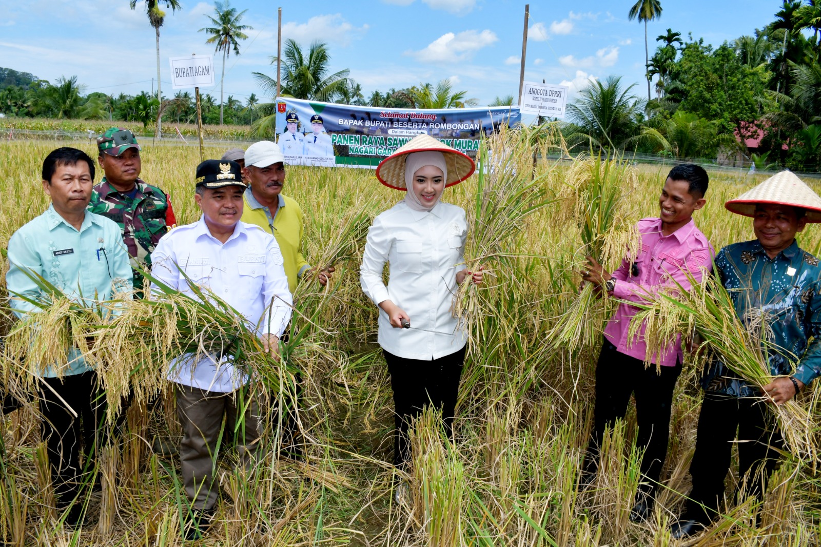 Bupati Agam Terima Bantuan Saprodi Pertanian dari Anggota DPR RI thumbnail